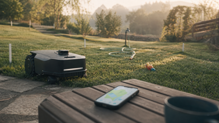 robot tondeuse ecovacs avis : navigation sans fil au jardin, photo produit